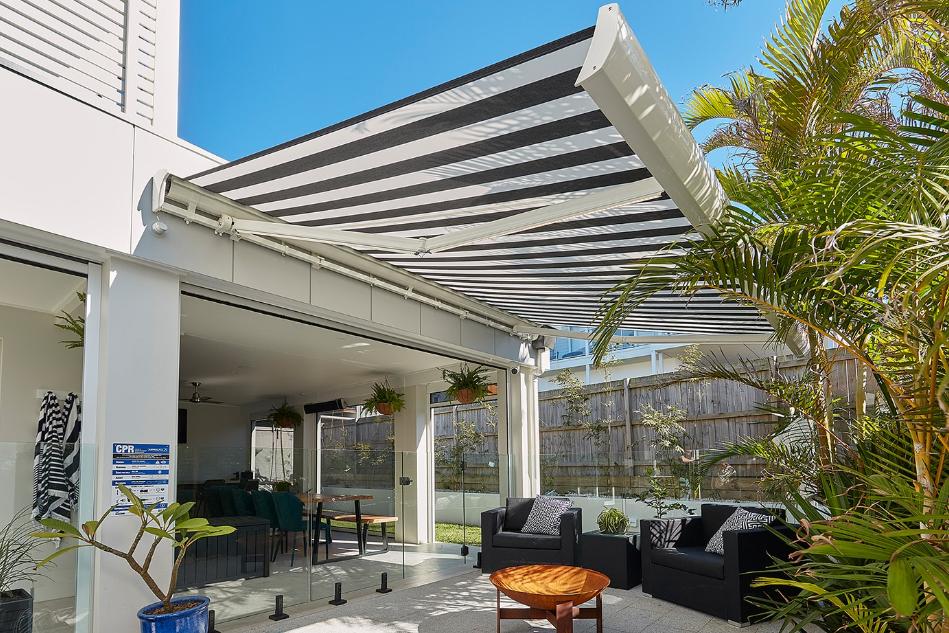 How Retractable Folding Arm Awnings in Sydney Help You Stay Cool in the Heat